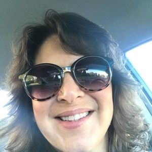 Meet your Posher, Dana